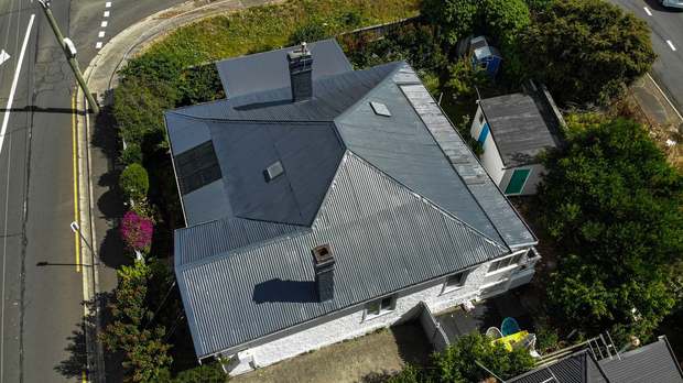 Corner block, patchy hip roof after coating