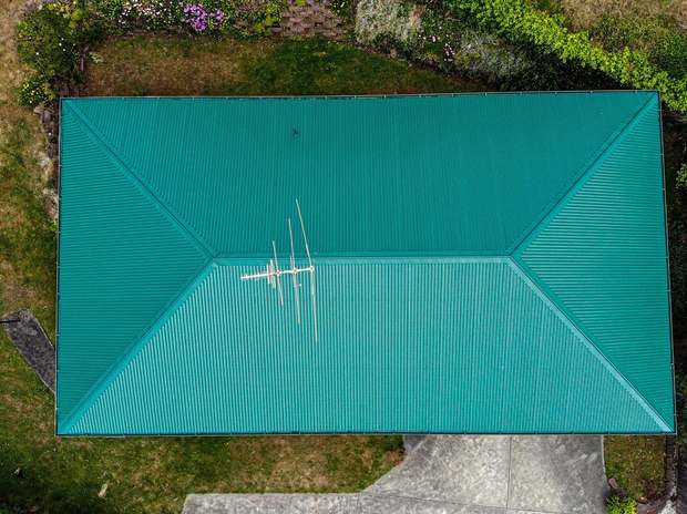 Chalked green sheeting, from directly above after coating